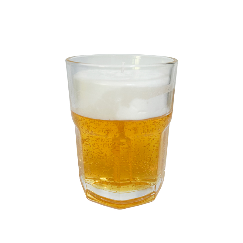 Bougies en forme de tasse de bière bouillonnante